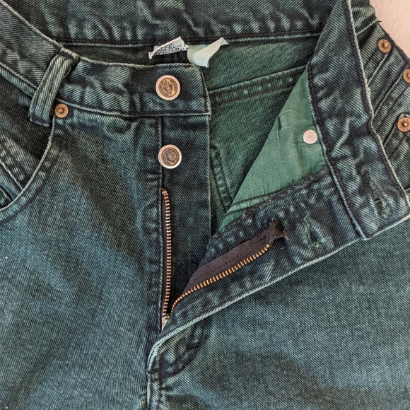 Vintage 90s Green High Rise Bermuda Mom Shorts - Picture 6 of 10